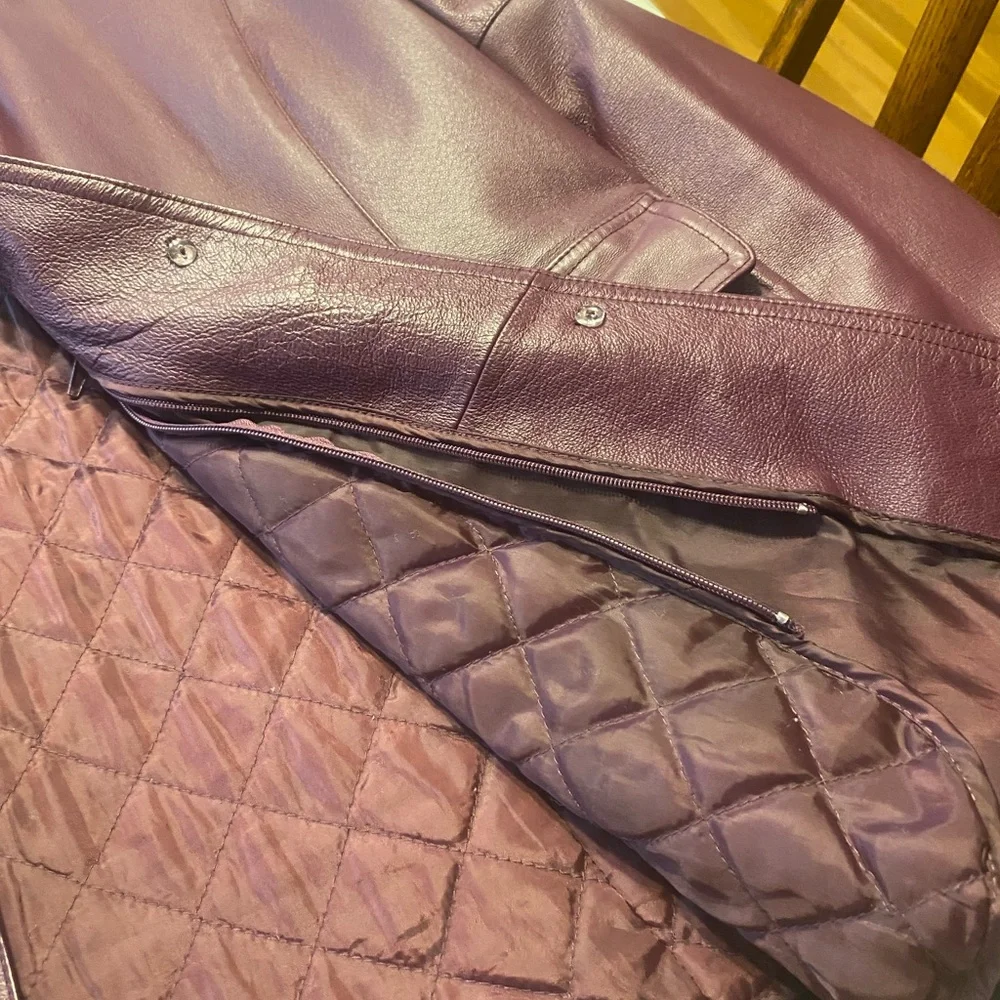 Elegant Women's Leather Jacket in Rich Purple - Picture 5 of 8